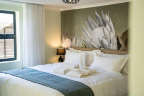 Protea Living Suite - private apartment, pool, gym